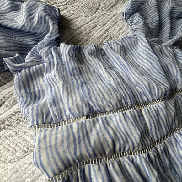 Moon River boho cottage-core smock midi dress with puff sleeves - Picture 4 of 5